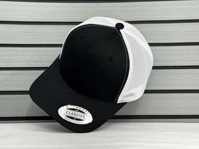 Gorras snapback y beisboleras (stock)