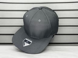 gorra snapback gris